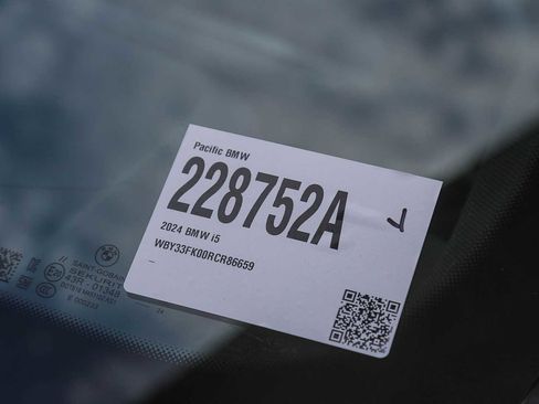 Used 2024 BMW i5 eDrive40i w/ M Sport Package image 24