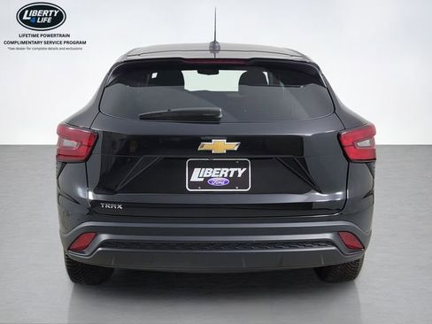 Used 2024 Chevrolet Trax LS w/ LS Convenience Package image 4