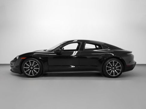 Used 2023 Porsche Taycan image 2