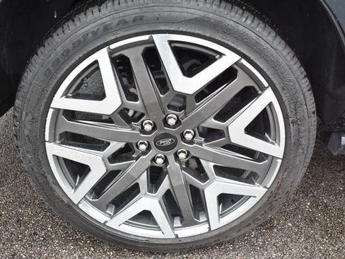 Used 2025 Ford Expedition Platinum w/ Platinum Ultimate Package AWD/4WD image 63