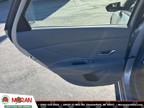 Used 2021 Hyundai Elantra SE image 19