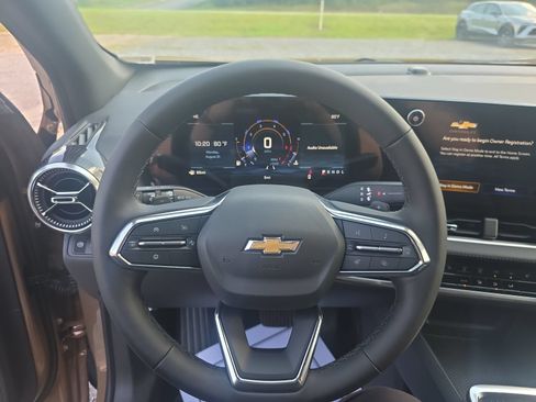 New 2027 Chevrolet Equinox LT FWD image 17