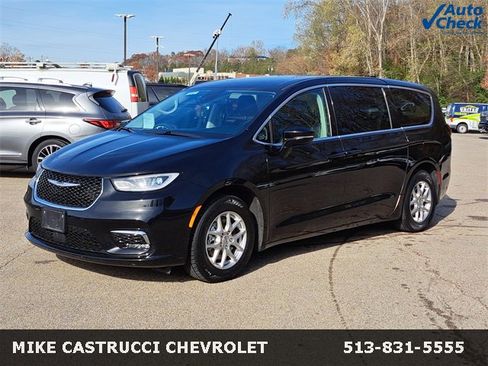 Used 2024 Chrysler Pacifica Touring-L image 1
