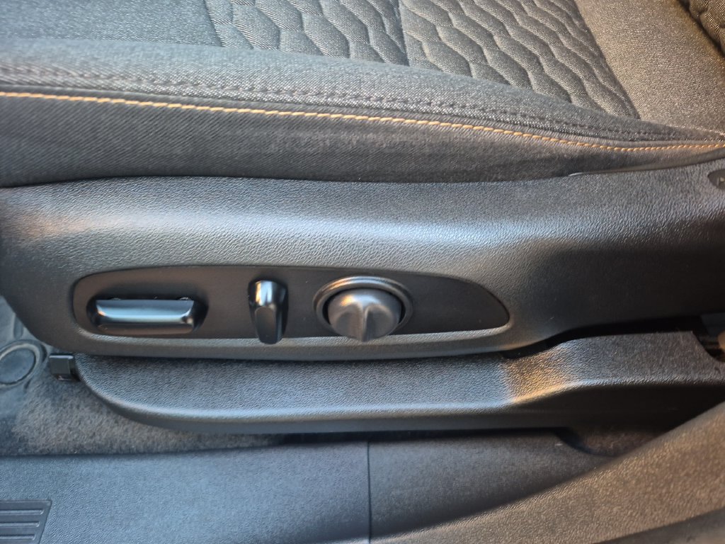 Used 2020 Chevrolet Equinox LT AWD/4WD image 19