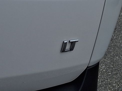 Used 2023 Chevrolet Traverse LT w/ LT Premium Package image 34