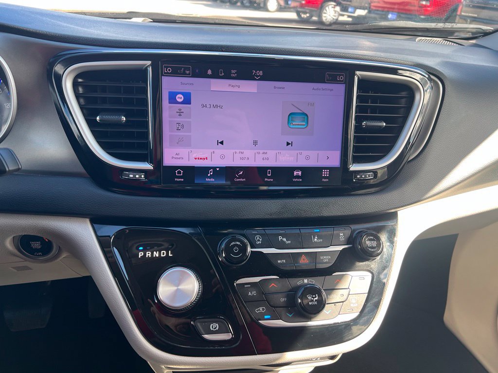 Used 2023 Chrysler Pacifica Touring-L FWD image 31