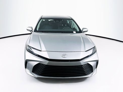 Used 2025 Toyota Camry LE image 2