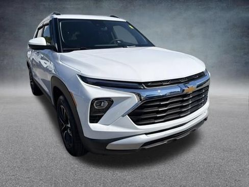 Used 2024 Chevrolet TrailBlazer LT w/ Driver Confidence Package AWD/4WD image 4