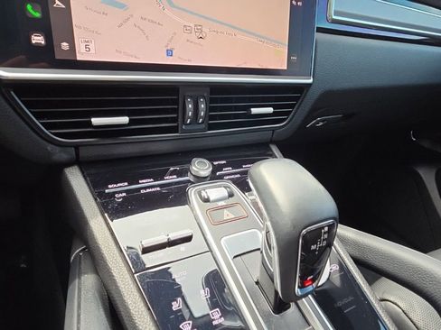 Used 2023 Porsche Cayenne Platinum Edition image 31