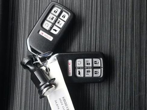 Used 2024 Honda Odyssey Elite image 9