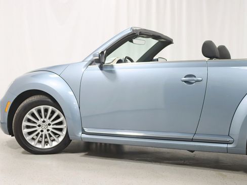 Used 2019 Volkswagen Beetle 2.0T S FWD image 10