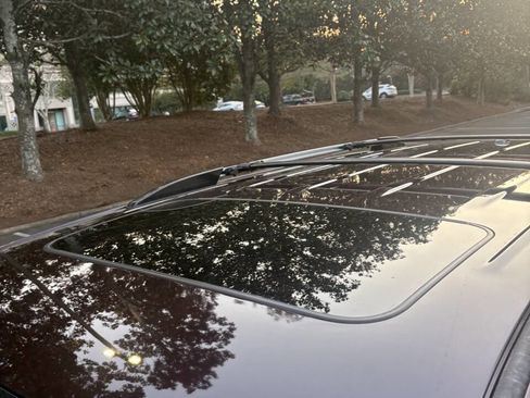 Used 2012 Toyota Highlander Limited w/ Tow Pkg image 10