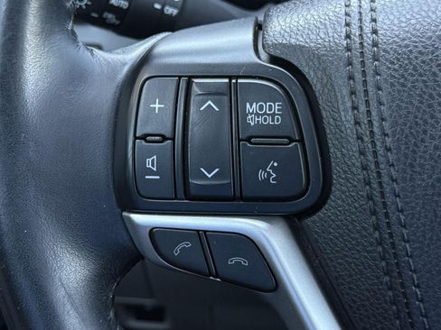 Used 2018 Toyota Highlander XLE AWD/4WD image 36