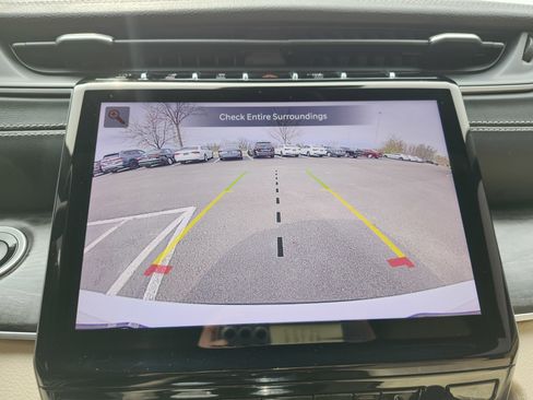 Used 2023 Jeep Grand Cherokee L Limited image 2