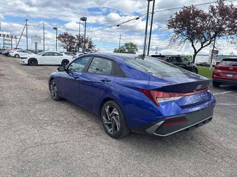 Certified 2025 Hyundai Elantra Sport FWD image 3