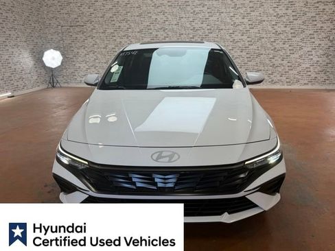 Used 2025 Hyundai Elantra SEL FWD image 1