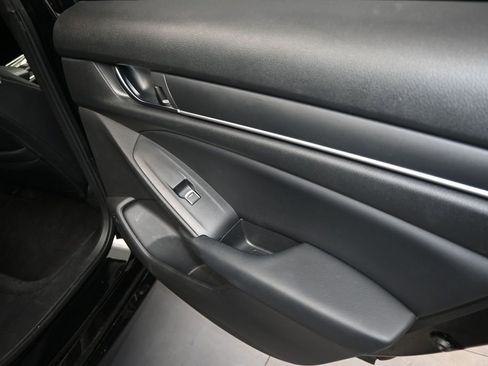 Used 2018 Honda Accord Sport image 21