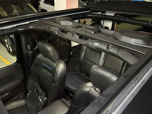 Used 2022 Jeep Wrangler Unlimited Rubicon 4xe w/ Cold Weather Group AWD/4WD image 31