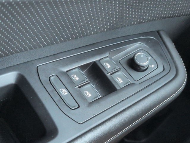 Used 2025 Volkswagen Atlas SE FWD image 27
