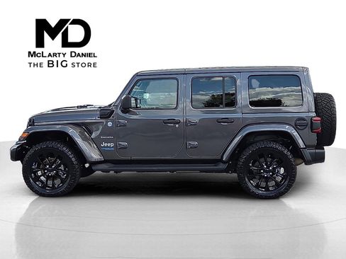 Used 2022 Jeep Wrangler Unlimited Sahara w/ Cold Weather Group image 3