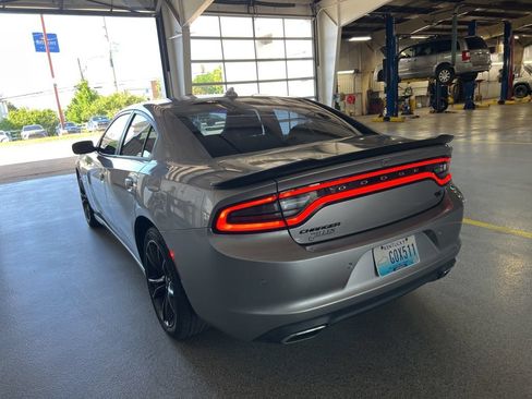 Used 2018 Dodge Charger R/T w/ Blacktop Package RWD image 4