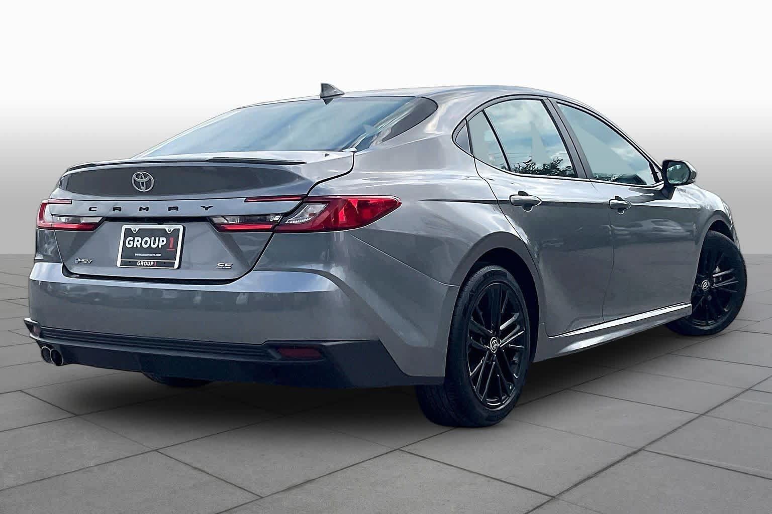 Used 2025 Toyota Camry SE FWD image 13