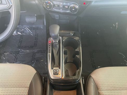 Used 2025 Chevrolet Trax LT image 40