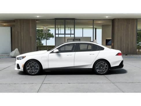 New 2027 BMW 550e xDrive AWD/4WD image 4