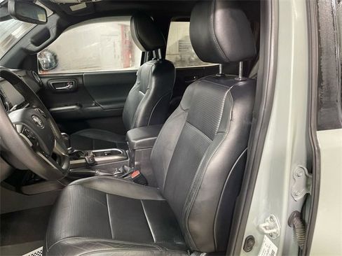 Used 2023 Toyota Tacoma TRD Sport image 11