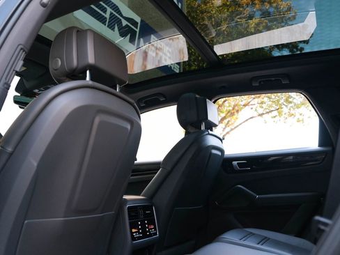 Used 2019 Porsche Cayenne image 25