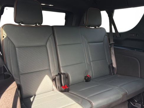 Used 2025 GMC Yukon XL AT4 w/ AT4 Premium Package AWD/4WD image 18