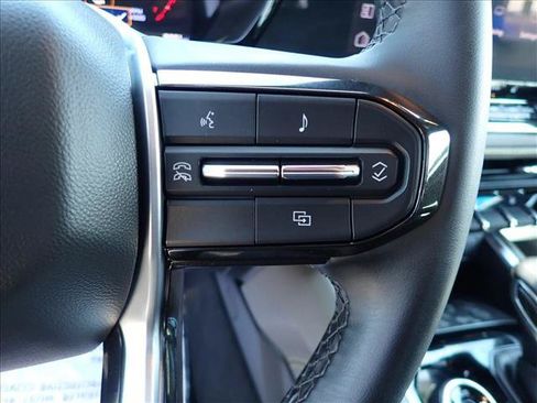 Used 2024 Chevrolet Colorado ZR2 w/ Technology Package AWD/4WD image 14