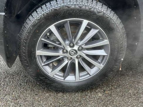 Used 2018 Toyota Highlander XLE image 13