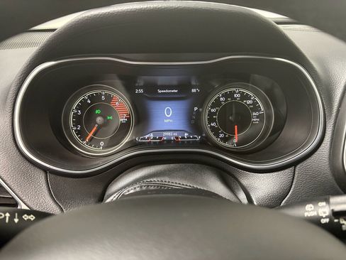 Used 2022 Jeep Cherokee Limited w/ Mopar Interior Package AWD/4WD image 26