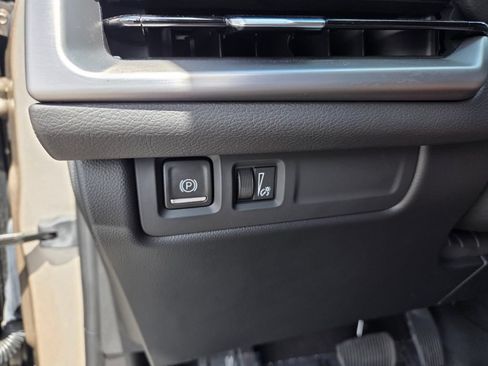 Used 2025 Cadillac XT4 Premium Luxury FWD image 24