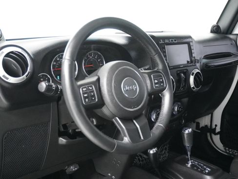 Used 2014 Jeep Wrangler Unlimited Sahara w/ Max Tow Package image 10