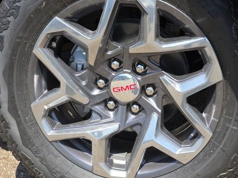 New 2026 GMC Sierra 1500 SLT image 10