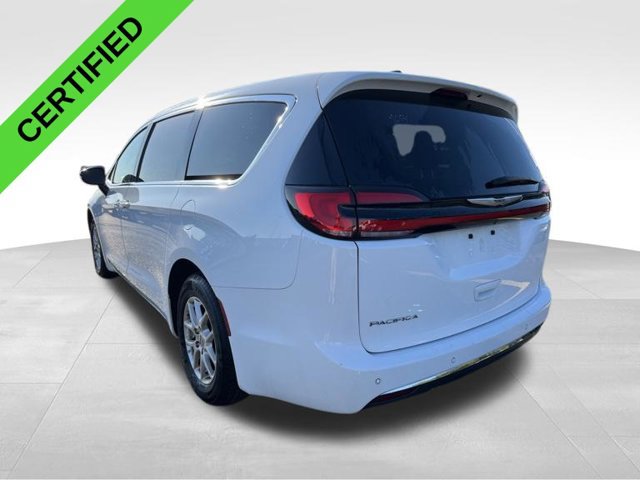 Used 2024 Chrysler Pacifica Touring-L FWD image 5