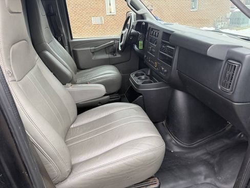 Used 2016 Chevrolet Express 2500 RWD image 18