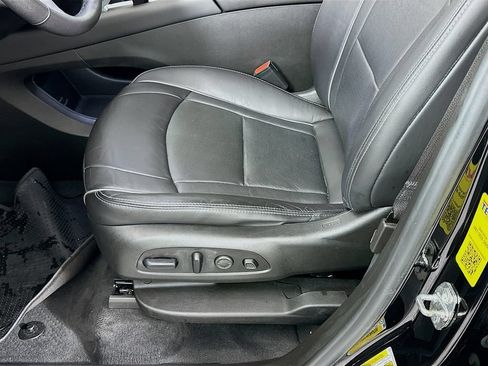 Used 2021 Buick Enclave Avenir w/ Avenir Technology Package FWD image 19