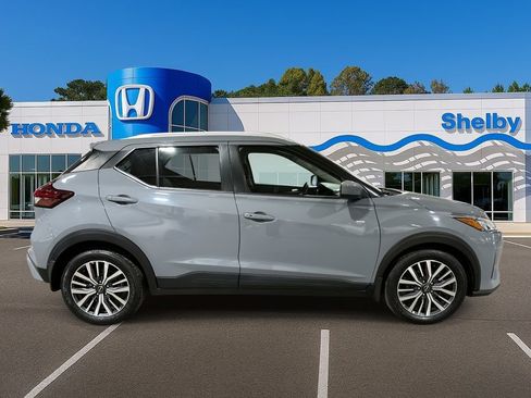 Used 2023 Nissan Kicks SV image 9