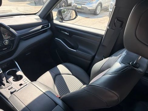 Used 2025 Toyota Highlander XSE AWD/4WD image 21