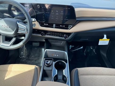 New 2026 Chevrolet Equinox ACTIV AWD/4WD image 2