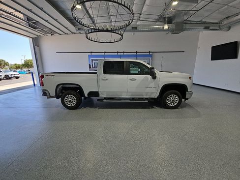 Used 2025 Chevrolet Silverado 2500 LT w/ Convenience Package AWD/4WD image 9
