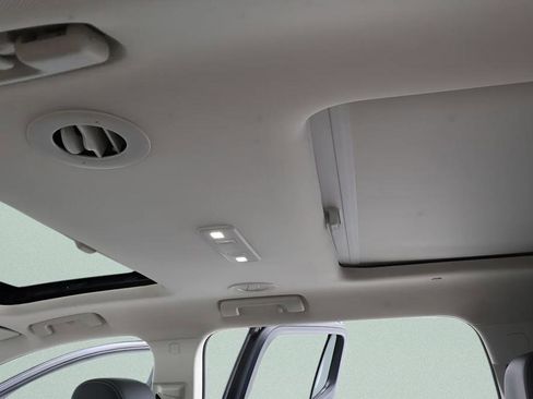 Used 2022 GMC Acadia Denali w/ Trailering Package image 11