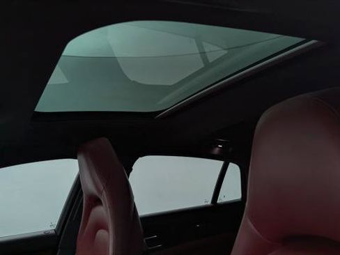 Used 2018 Porsche Panamera 4S image 30