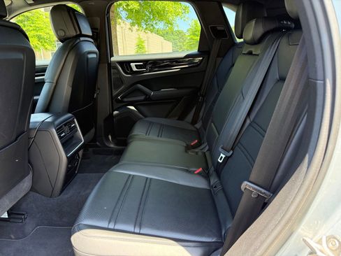 Used 2020 Porsche Cayenne AWD/4WD image 38