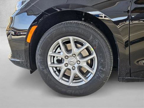 New 2026 Chrysler Pacifica Select image 10