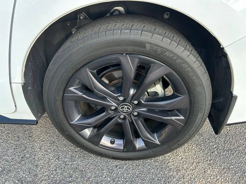 Used 2024 Toyota Sienna XSE FWD image 10