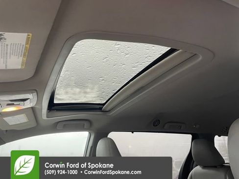 Used 2015 Toyota Sienna XLE image 36